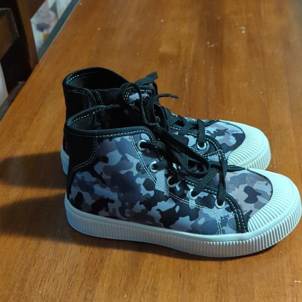 Dream Pairs Boy Size 13 Black Camouflage High Top Sneakers